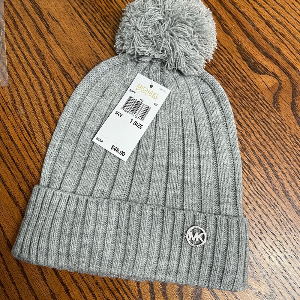 Michael Kors Gray Pom Beanie NWT - Picture 6 of 6